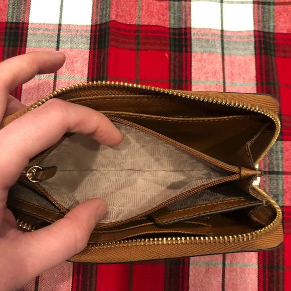 Women’s brown Michael Kors wristlet / wallet. - Picture 7 of 14